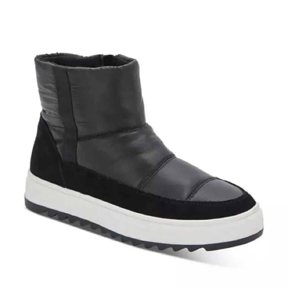 Blondo Black and White winter fall Waterproof boots with tread size 5.5